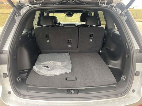 New 2025 Jeep Grand Cherokee Altitude image 38