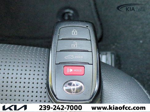 Used 2025 Toyota Camry XLE image 28