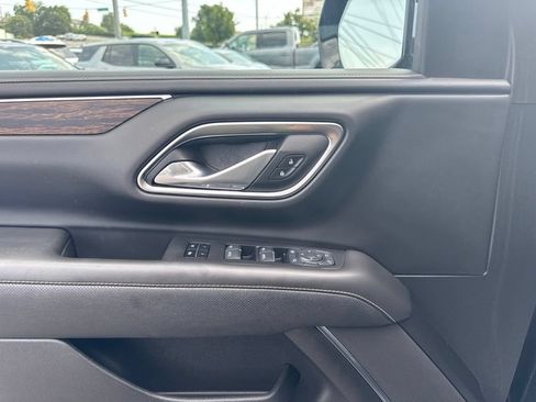 Used 2024 Chevrolet Suburban Premier AWD/4WD image 10