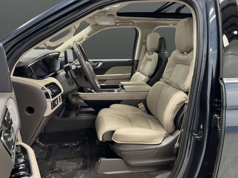 Used 2024 Lincoln Navigator Reserve image 4