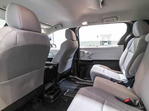 Certified 2025 Toyota Sienna LE FWD image 14