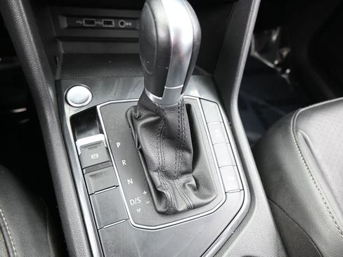 Used 2019 Volkswagen Tiguan SEL image 28
