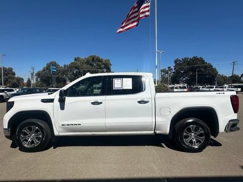 Used 2025 GMC Sierra 1500 SLT AWD/4WD image 2