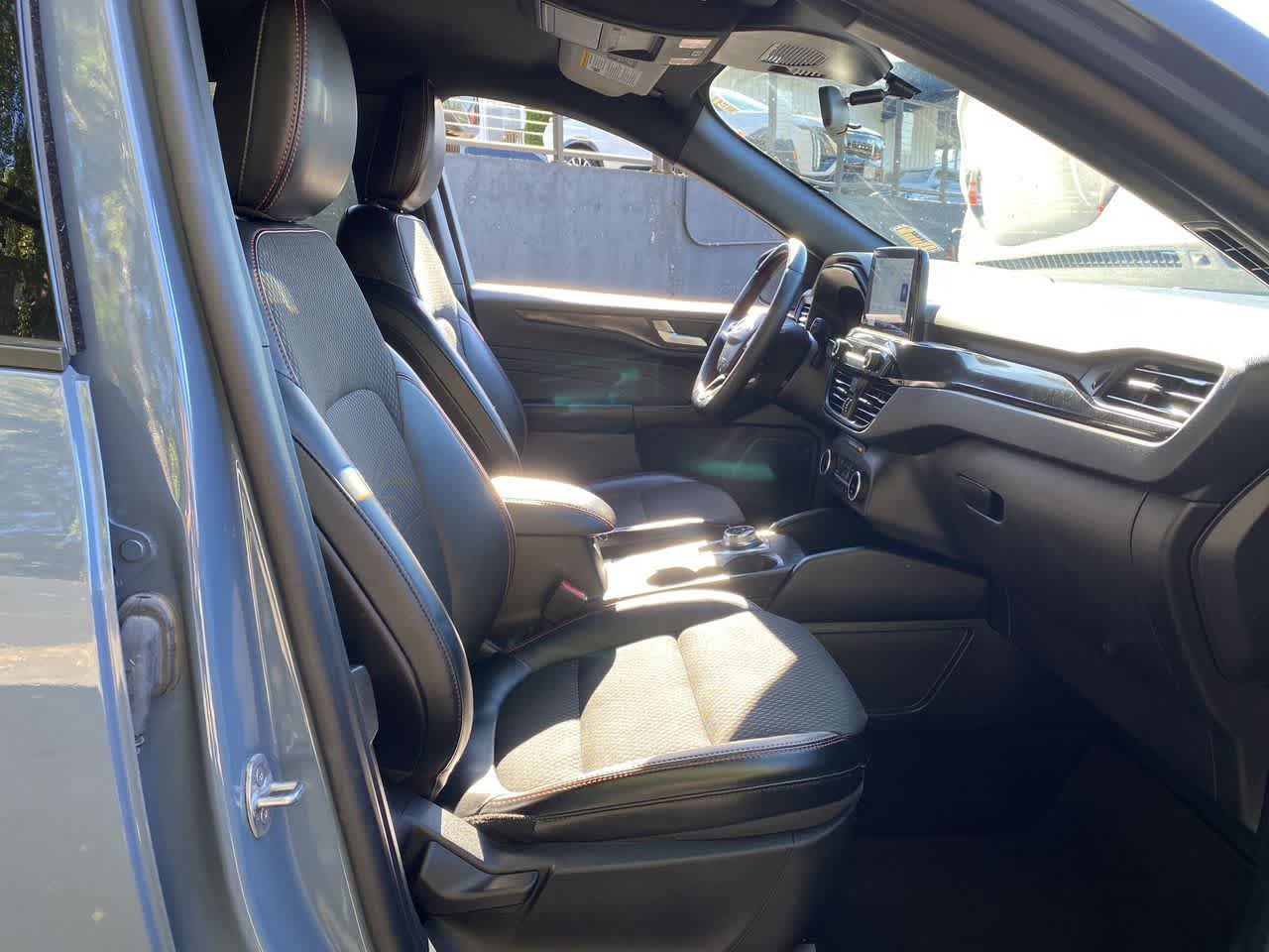 Used 2025 Ford Escape ST-Line Select AWD/4WD image 19
