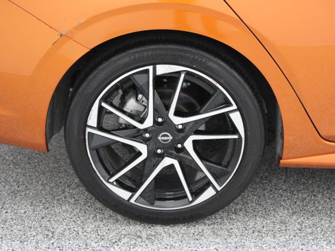 Used 2025 Nissan Sentra SR w/ SR Premium Package FWD image 6