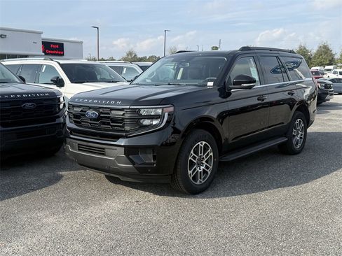 New 2025 Ford Expedition Active image 9