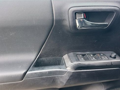 Used 2020 Toyota Tacoma TRD Off-Road image 14