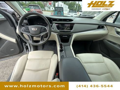 Certified 2017 Cadillac XT5 Premium Luxury w/ LPO, Wheel Lock Package AWD/4WD image 21