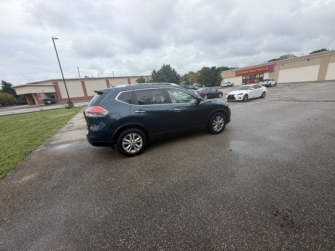 Used 2015 Nissan Rogue SV w/ SV Premium Package FWD image 4
