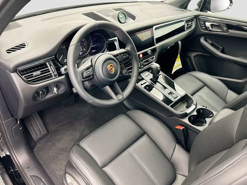 Used 2026 Porsche Macan AWD/4WD image 4