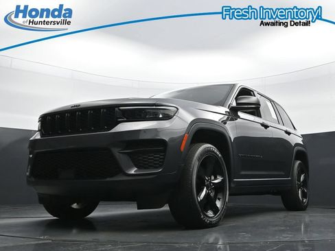 Used 2023 Jeep Grand Cherokee Altitude AWD/4WD image 30