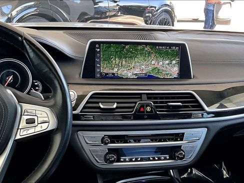 Used 2017 BMW 740e xDrive AWD/4WD image 9
