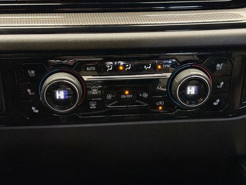 Used 2024 Chevrolet Silverado 1500 ZR2 w/ Technology Package image 10