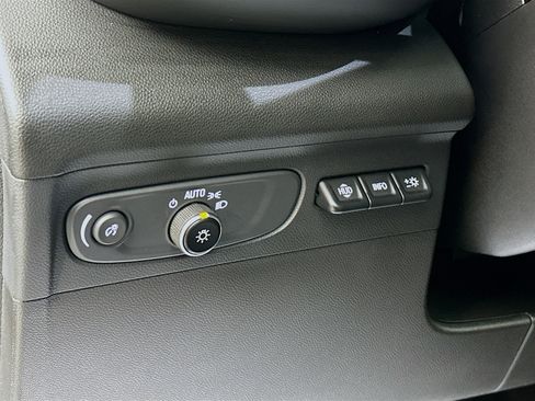 Used 2023 Buick Envision Avenir AWD/4WD image 10