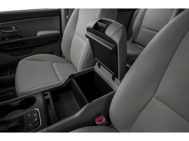 Used 2017 Kia Sedona LX w/ LX Essentials Premium Package FWD image 13