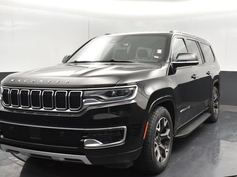 Used 2024 Jeep Wagoneer L Series III w/ Flexible Seating Group AWD/4WD image 13
