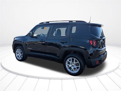 Used 2019 Jeep Renegade Latitude w/ Cold Weather Group image 5