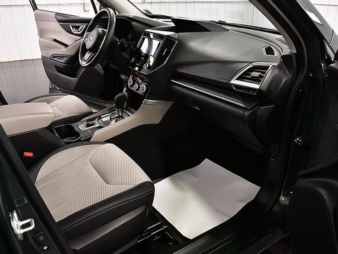 Used 2023 Subaru Forester Premium image 27