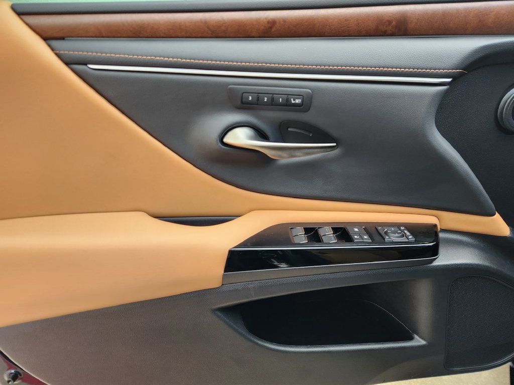 Certified 2024 Lexus ES 350 w/ Premium Package FWD image 22