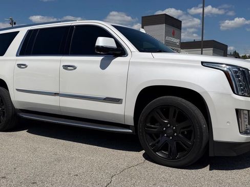 Used 2019 Cadillac Escalade ESV Premium Luxury AWD/4WD image 10