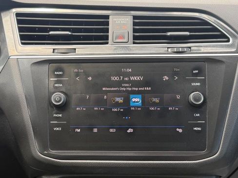 Used 2018 Volkswagen Tiguan SE AWD/4WD image 18