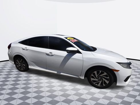 Used 2018 Honda Civic EX image 4
