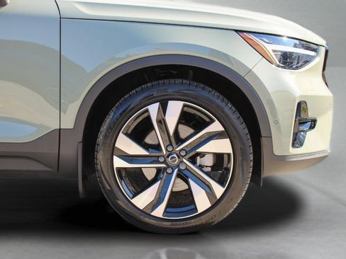 Used 2025 Volvo XC40 B5 Ultra w/ Protection Package Premier AWD/4WD image 14