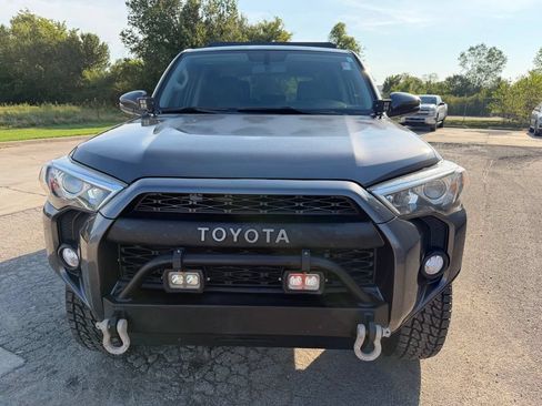Used 2019 Toyota 4Runner SR5 Premium AWD/4WD image 2