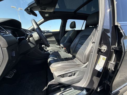 Used 2022 Volkswagen Tiguan SEL R-Line image 12