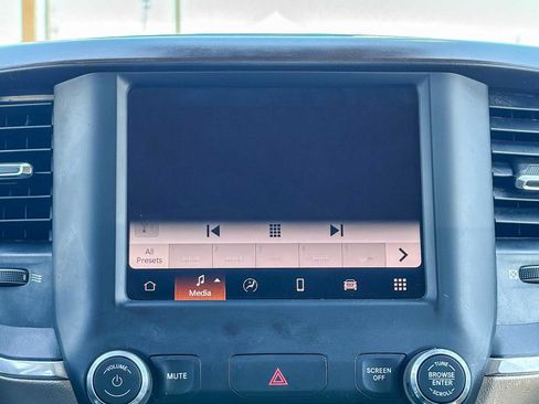 Used 2022 RAM 1500 Laramie w/ Off Road Group AWD/4WD image 13