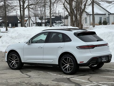 Certified 2025 Porsche Macan image 3