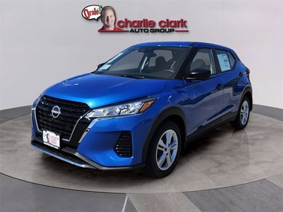 New 2025 Nissan Kicks Play S