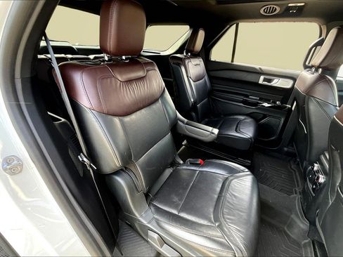 Used 2022 Ford Explorer Platinum w/ Technology Package image 25