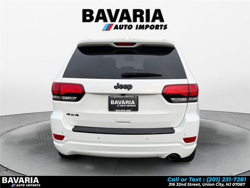 Used 2018 Jeep Grand Cherokee Altitude AWD/4WD image 4