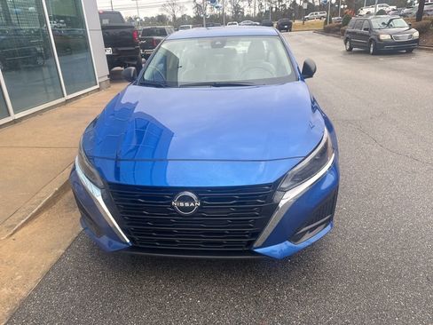 Used 2025 Nissan Altima 2.5 SV image 2