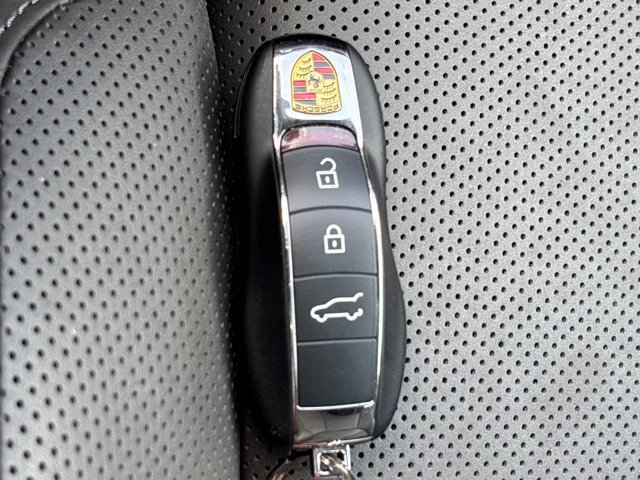 Used 2021 Porsche Macan S AWD/4WD image 49