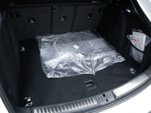 New 2026 Porsche Macan AWD/4WD image 39