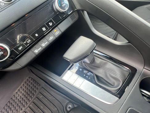 Certified 2024 Hyundai Elantra SEL image 17