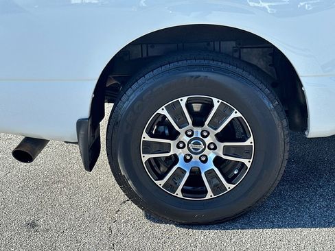 Used 2021 Nissan Titan SV w/ SV Convenience Package image 17