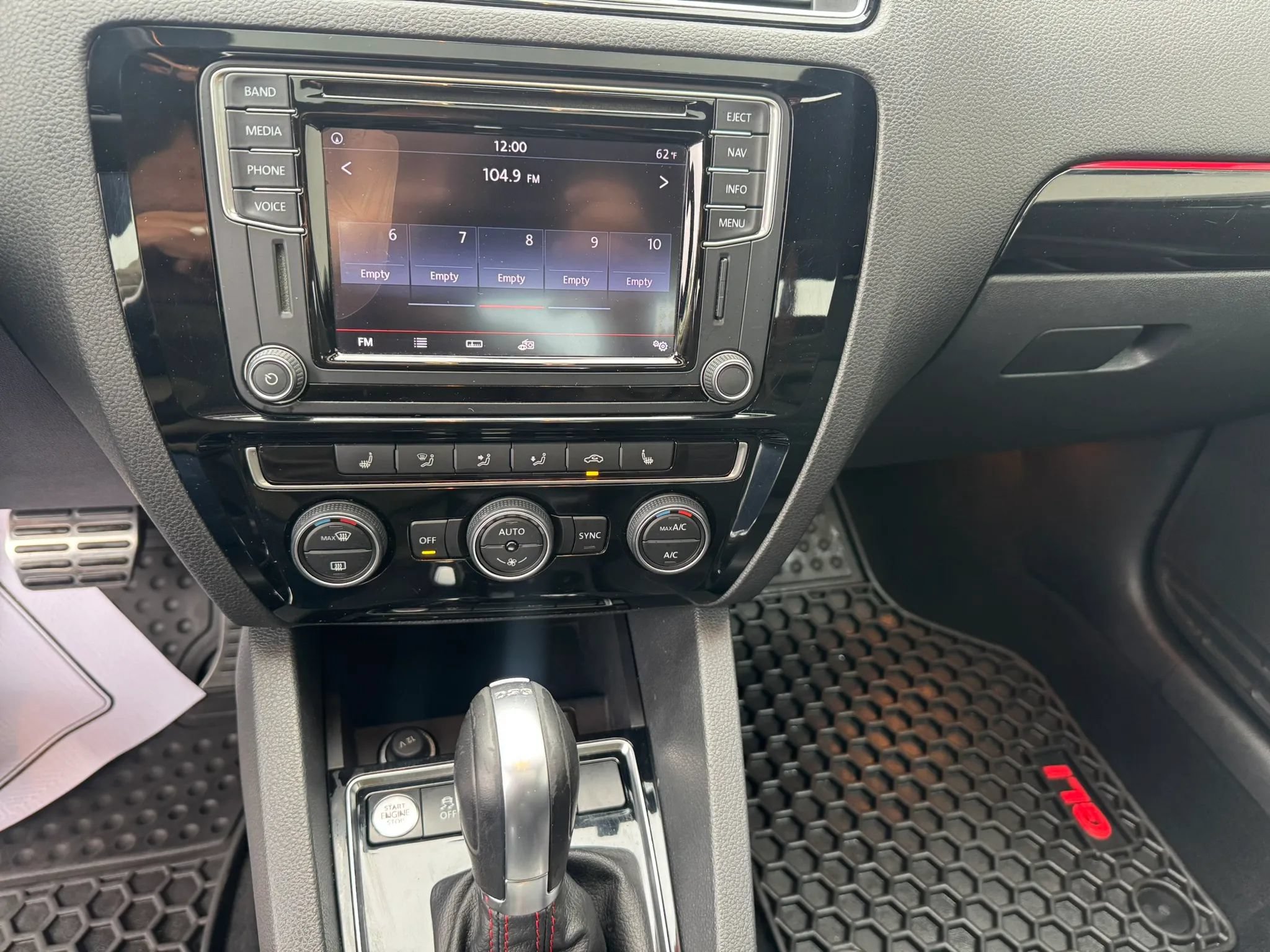 Used 2017 Volkswagen Jetta GLI FWD image 12