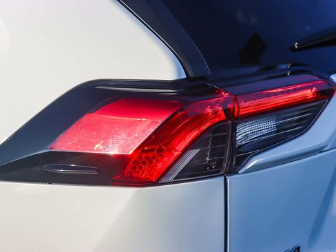 Used 2020 Toyota RAV4 XLE image 8