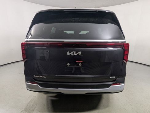 New 2026 Kia Carnival EX image 6