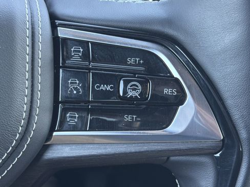 Used 2022 Jeep Grand Cherokee L Overland w/ Advanced Protech Group III AWD/4WD image 29