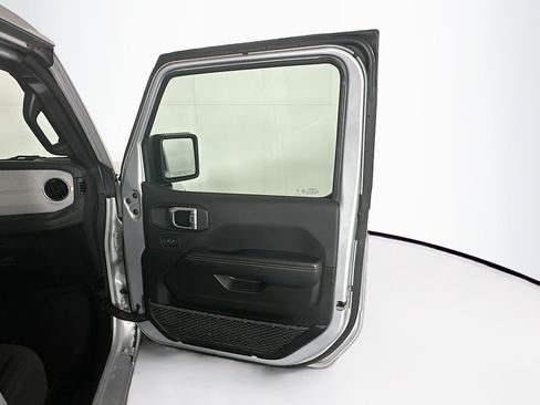 Used 2024 Jeep Wrangler Unlimited Sahara AWD/4WD image 30