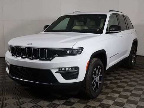 Used 2024 Jeep Grand Cherokee Limited AWD/4WD image 9