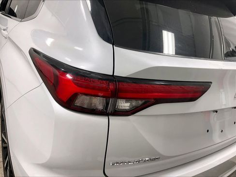 Used 2024 Mitsubishi Outlander SE image 33