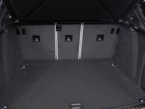 Certified 2025 Porsche Macan image 13