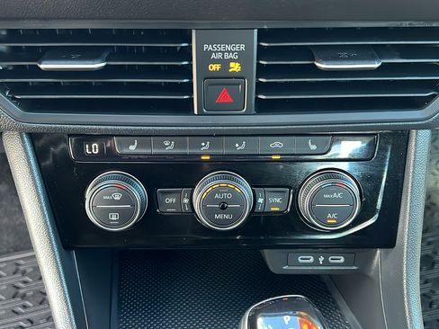 Used 2024 Volkswagen Jetta SE FWD image 21