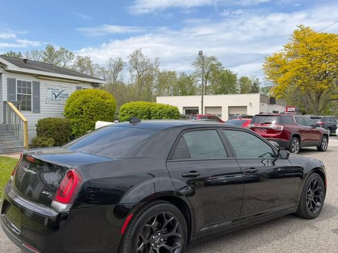 Used 2019 Chrysler 300 S RWD image 6