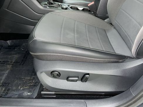 Used 2022 Volkswagen Taos SE image 20